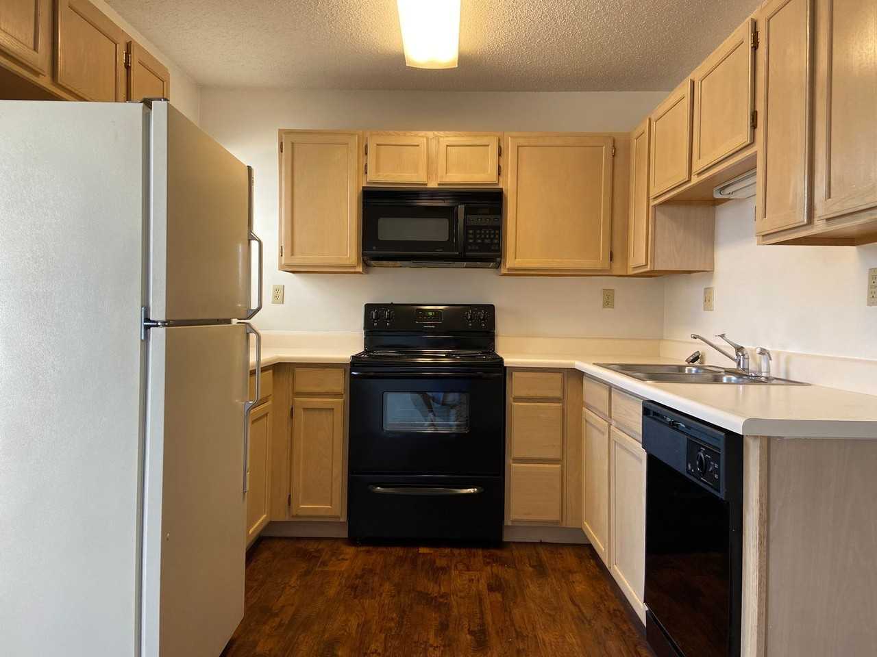 135 Vixen Cir Apt I - Photo 3 of 18