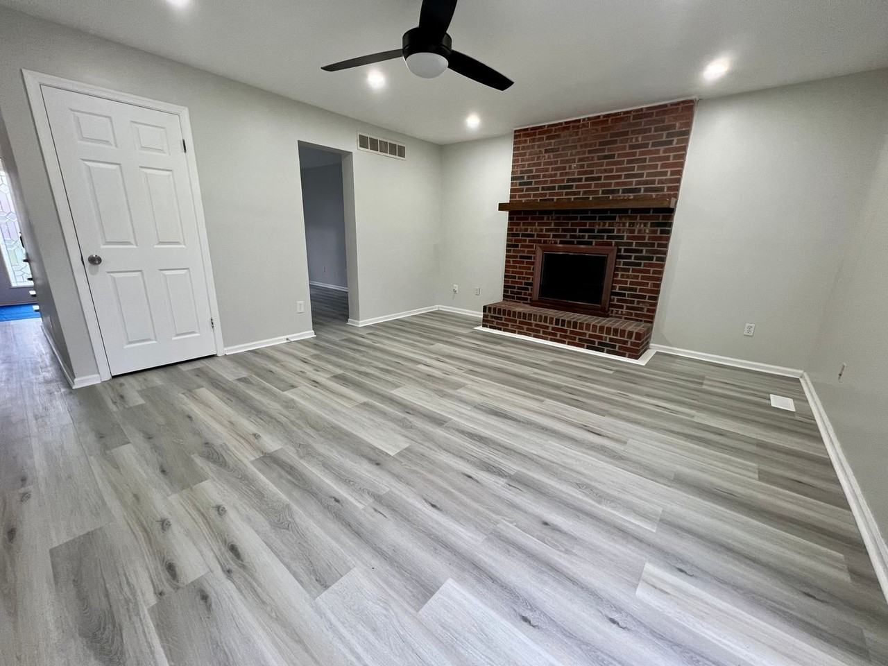 4233 Remo Crescent Rd - Photo 4 of 31