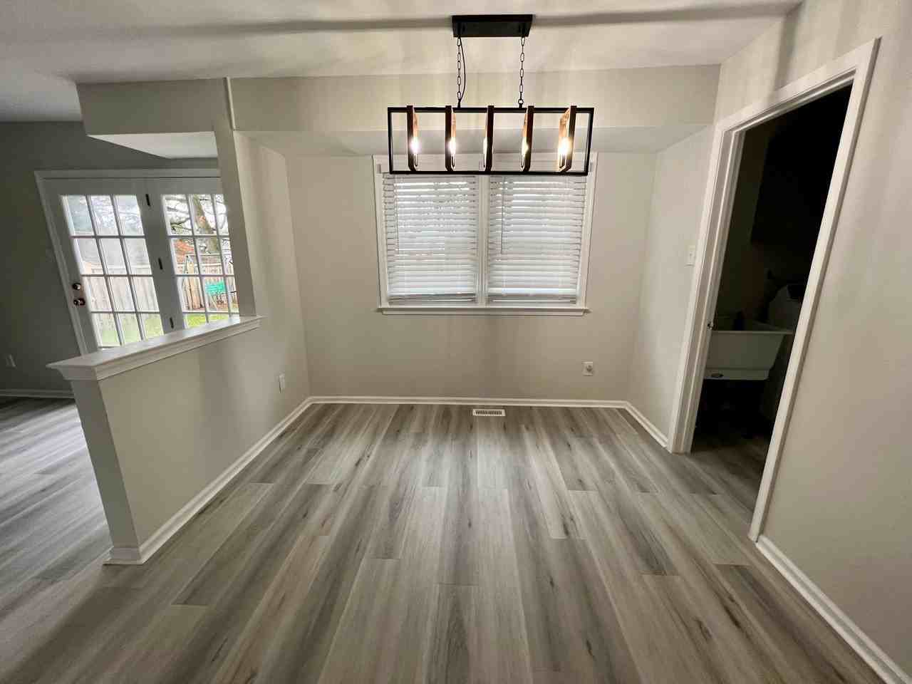 4233 Remo Crescent Rd - Photo 6 of 31