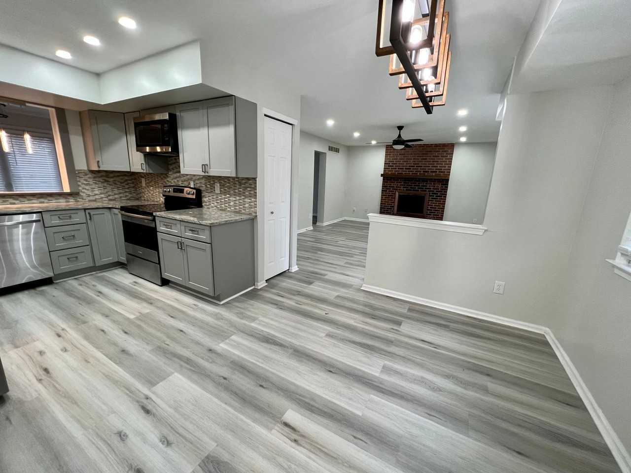 4233 Remo Crescent Rd - Photo 7 of 31