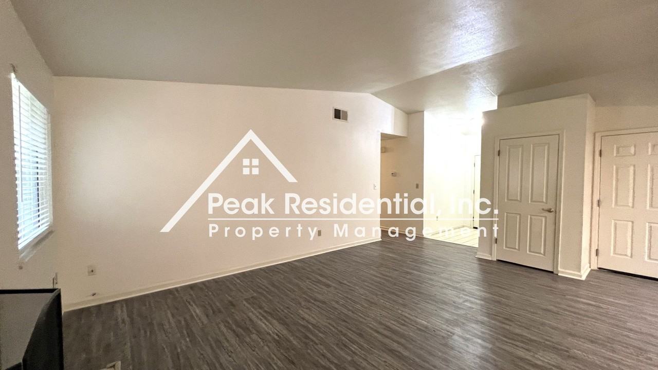 7927 Parmis Ct - Photo 6 of 28