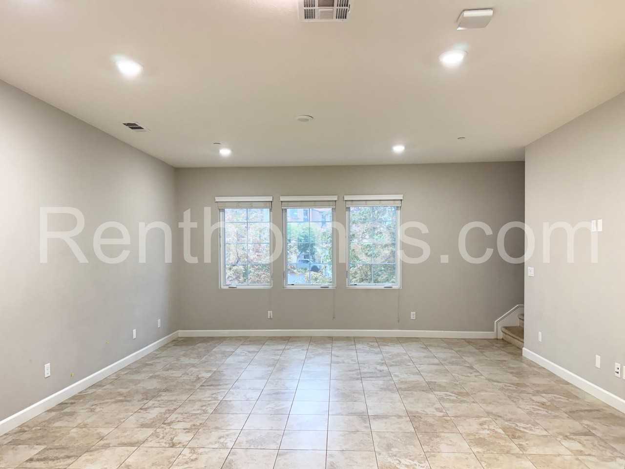 11007 Evelyn Way - Photo 4 of 47