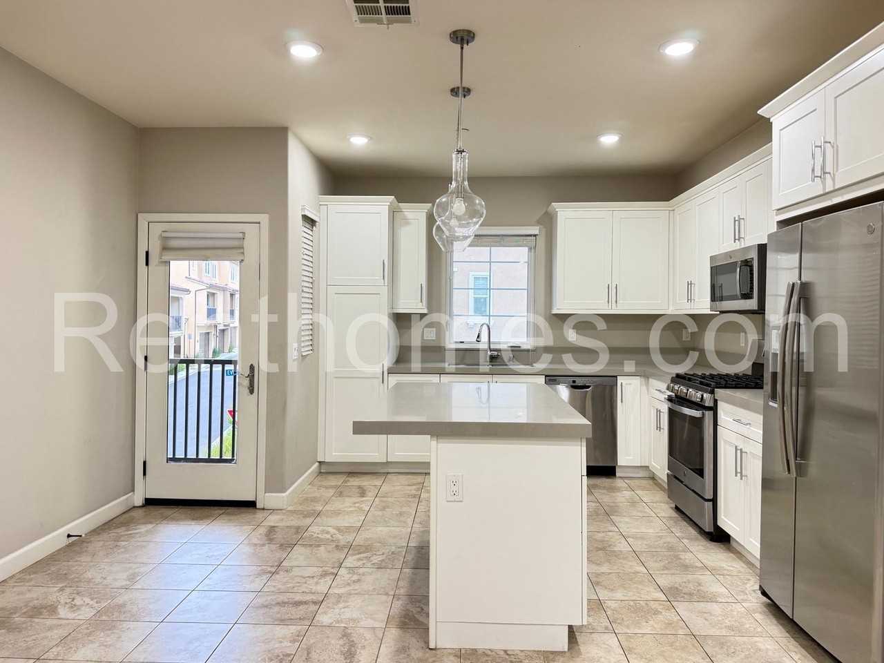 11007 Evelyn Way - Photo 7 of 47