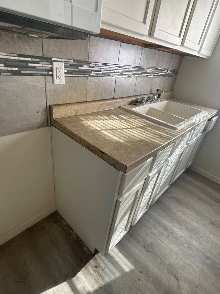 261 Arthur St - Photo 3 of 7
