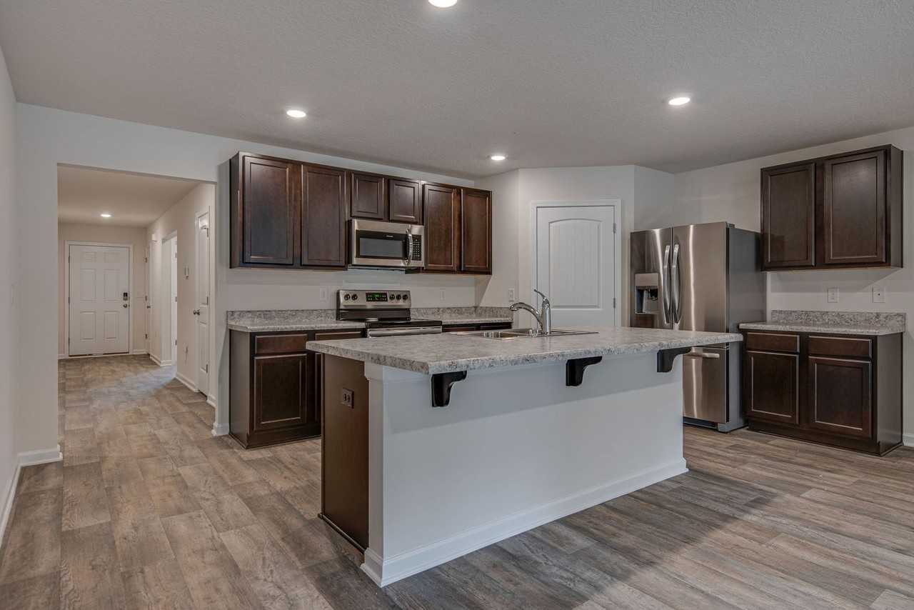 6401 Churchill Cir - Photo 2 of 24