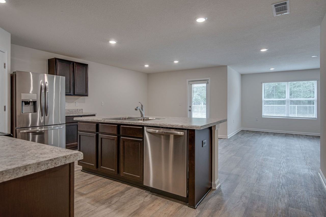 6401 Churchill Cir - Photo 3 of 24
