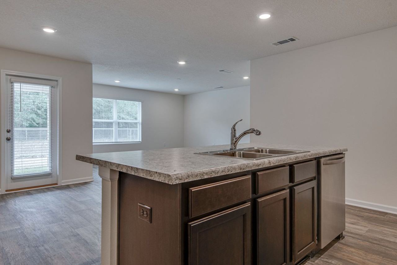 6401 Churchill Cir - Photo 5 of 24