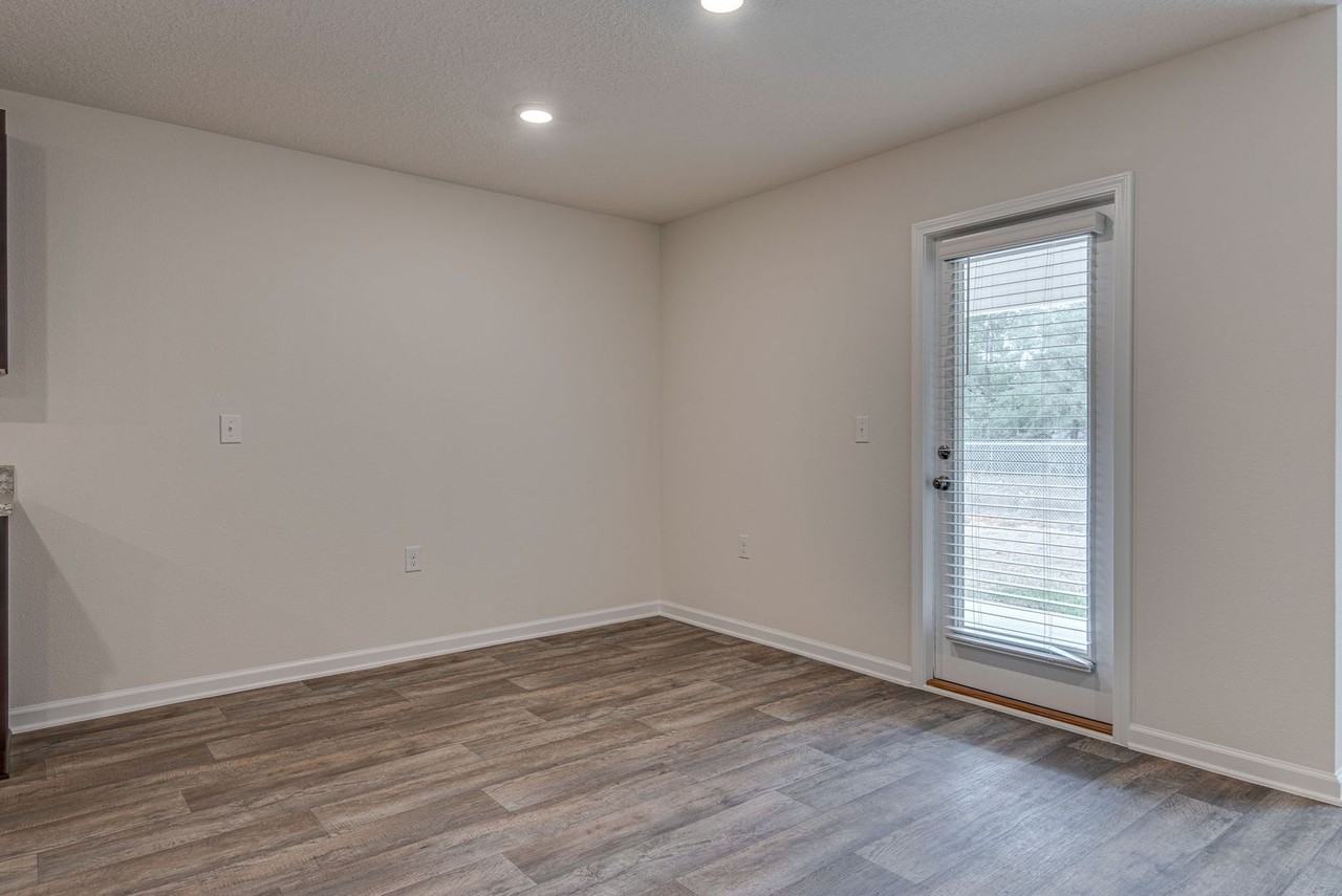 6401 Churchill Cir - Photo 7 of 24