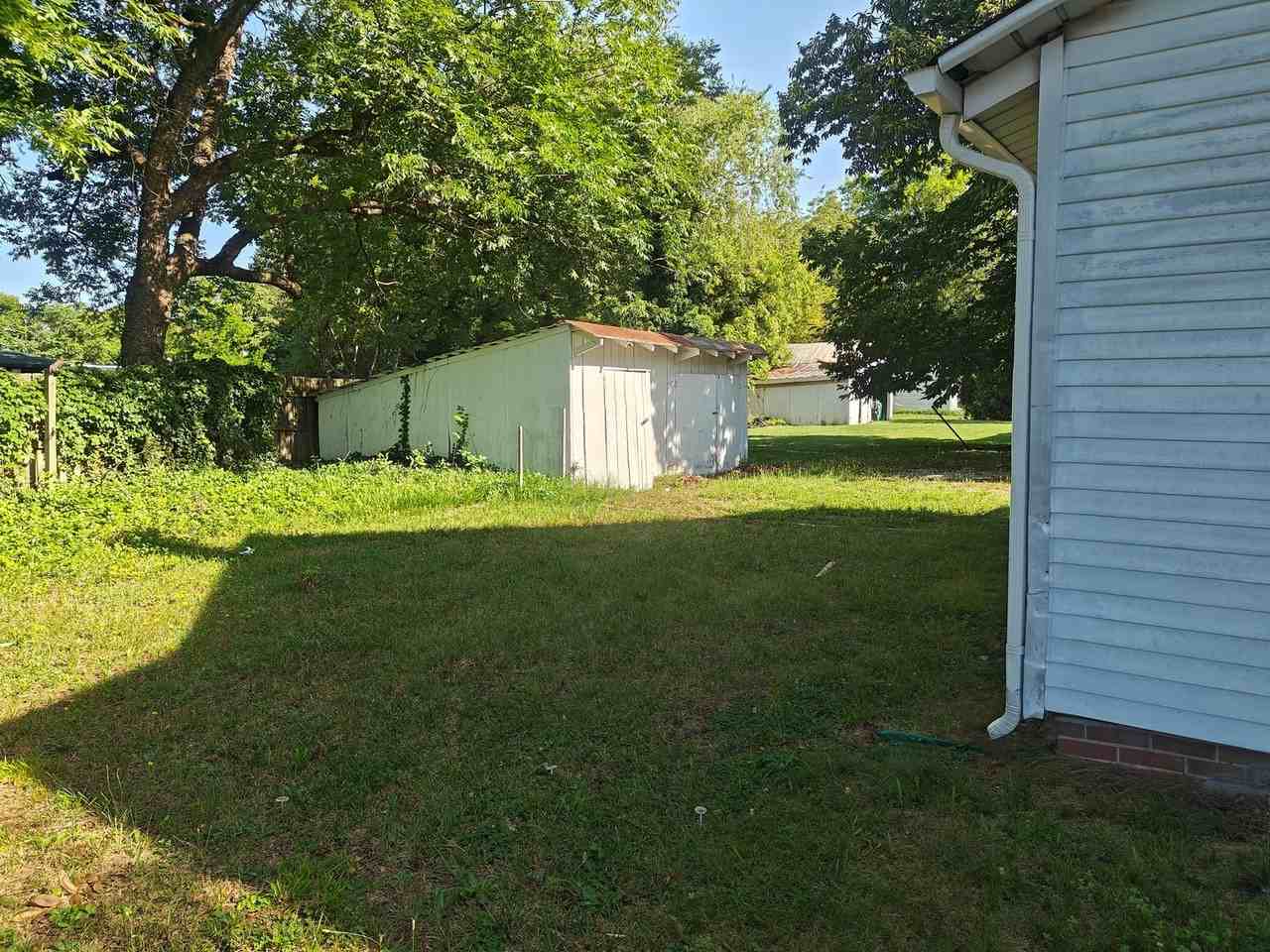 1020 Salisbury Dr - Photo 2 of 20