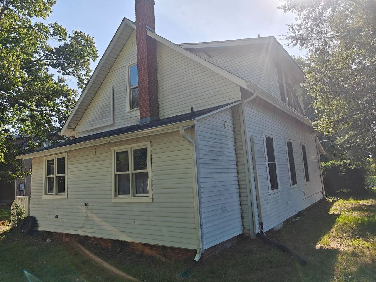 1020 Salisbury Dr - Photo 3 of 20