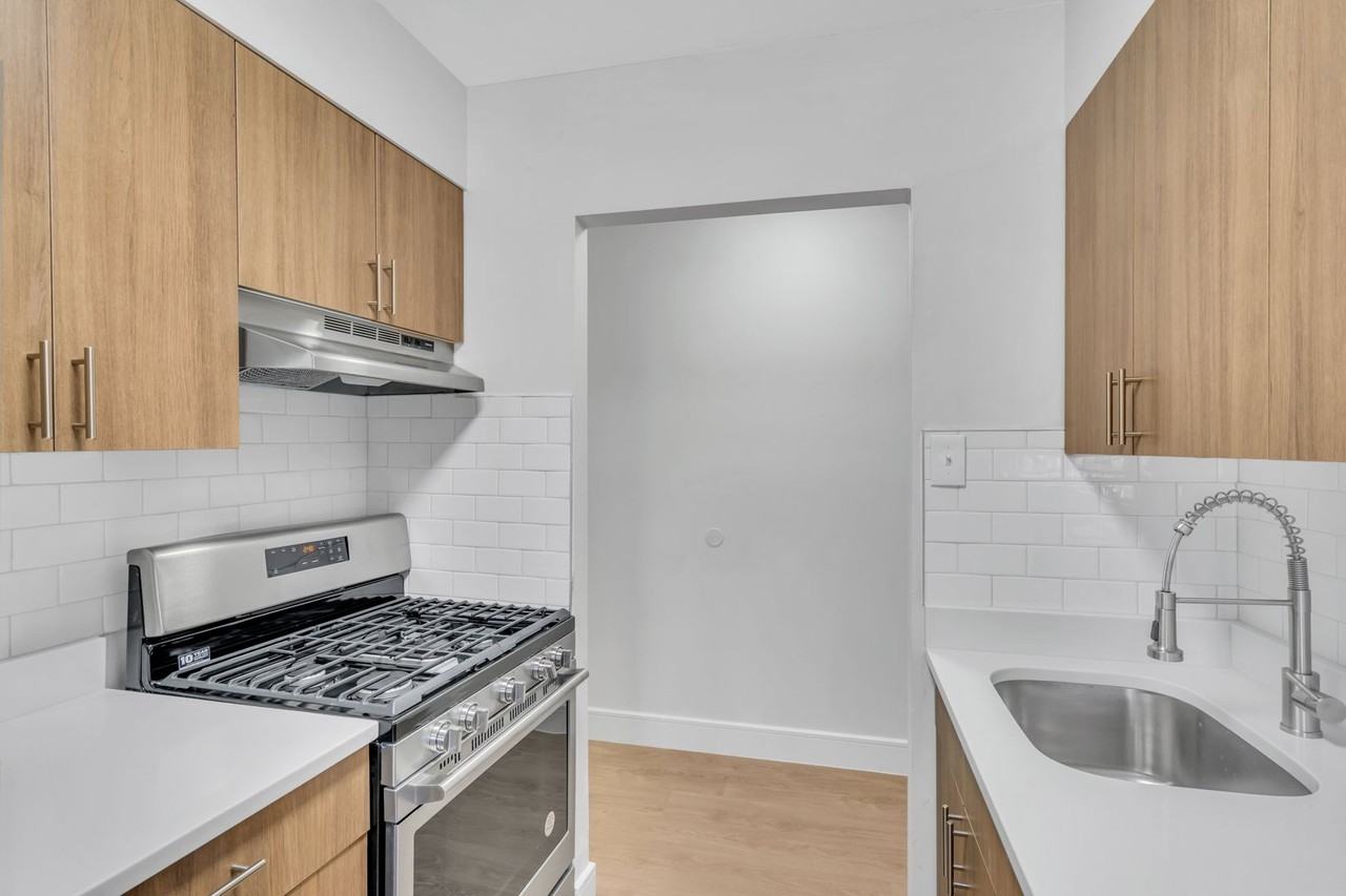 Lancaster Court Apartments - Photo 4 of 50