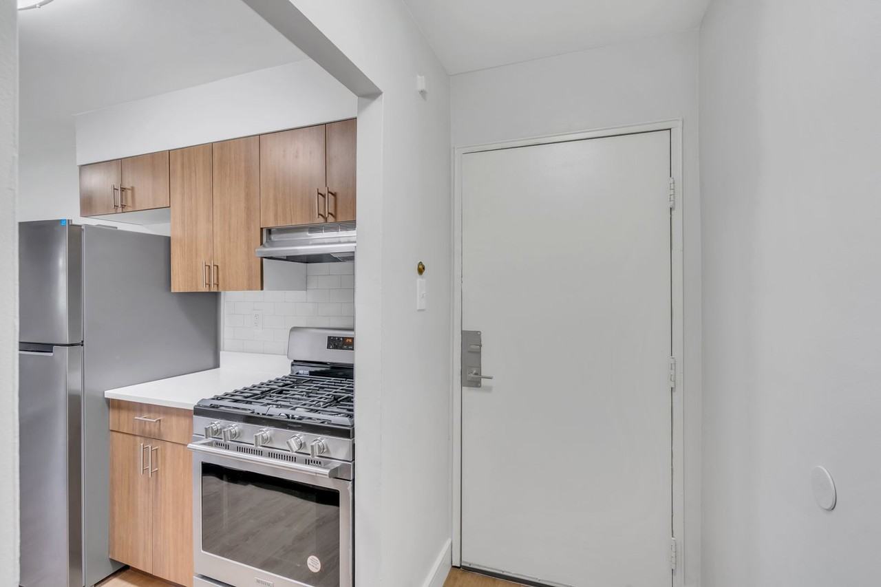 Lancaster Court Apartments - Photo 5 of 50