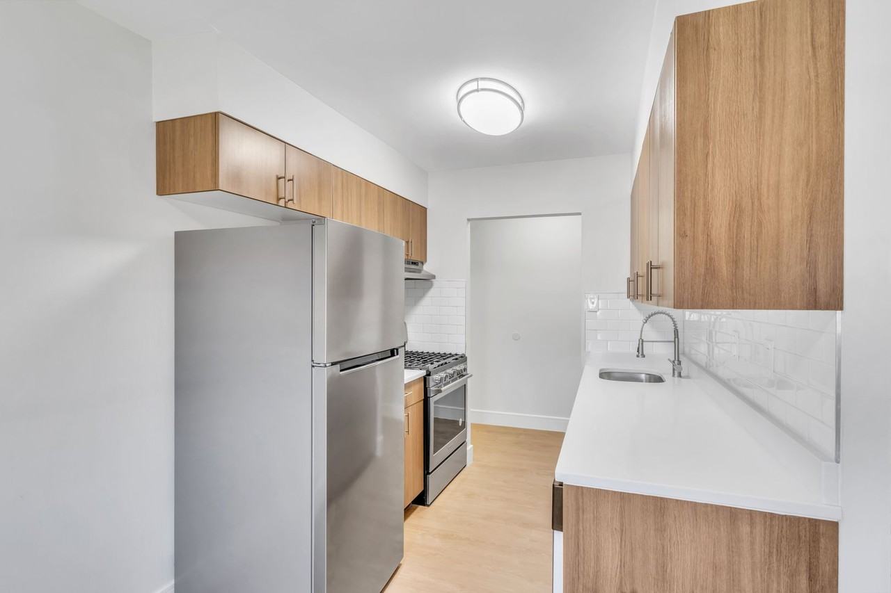 Lancaster Court Apartments - Photo 6 of 50