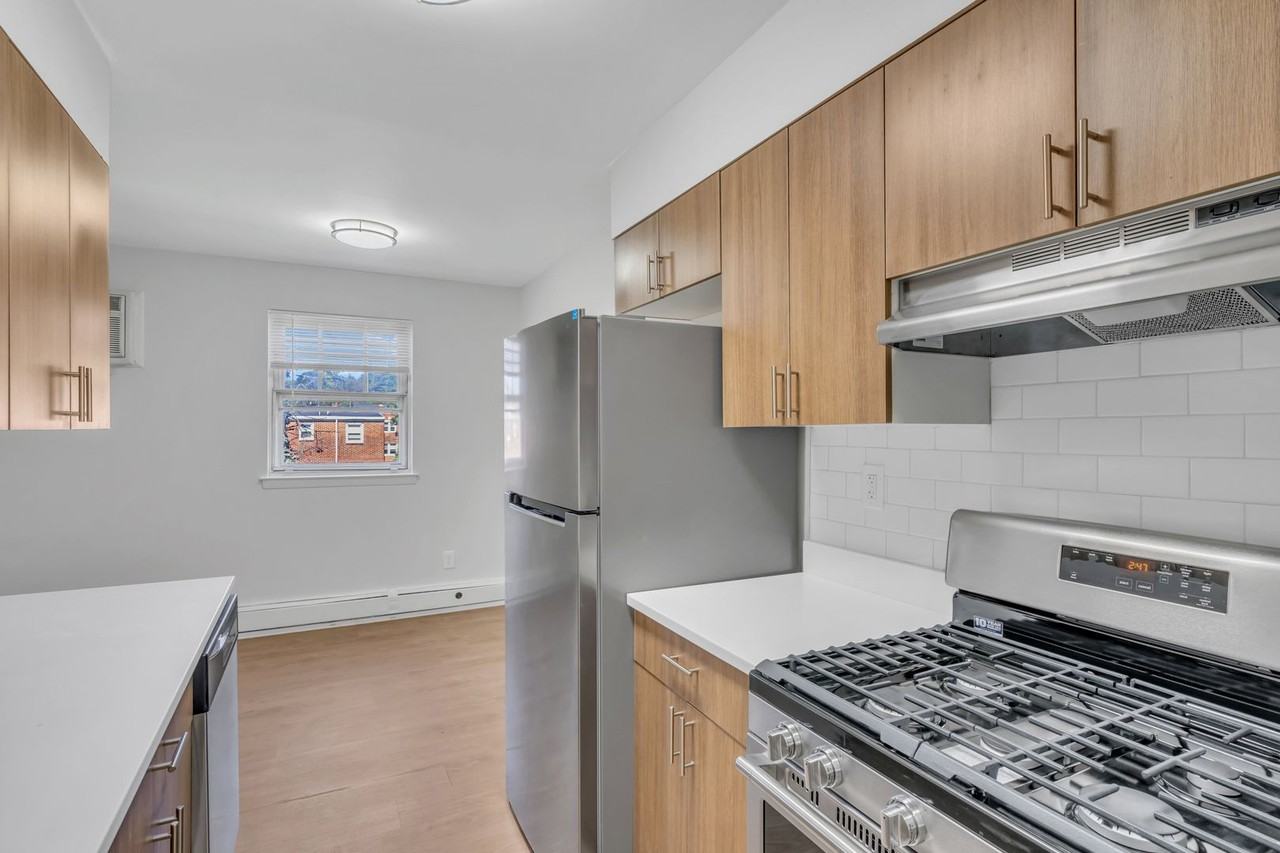 Lancaster Court Apartments - Photo 7 of 50