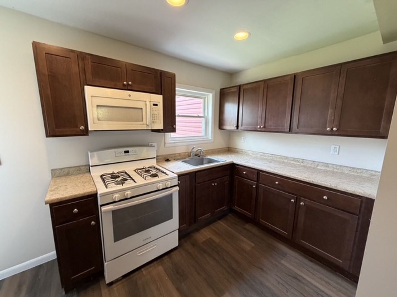 2328 N Gale Ave - Photo 4 of 11