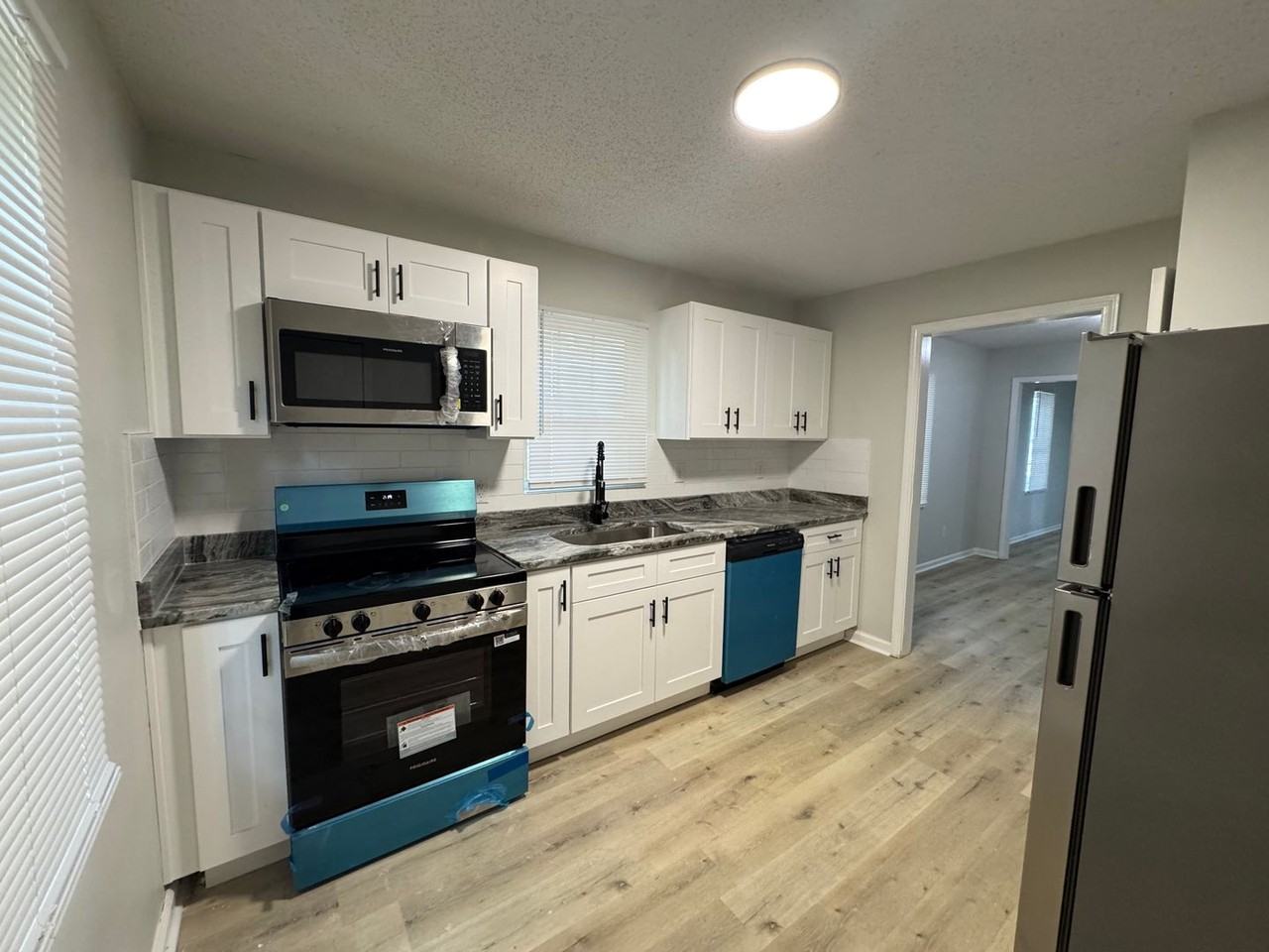 2109 Albany St - Photo 2 of 28