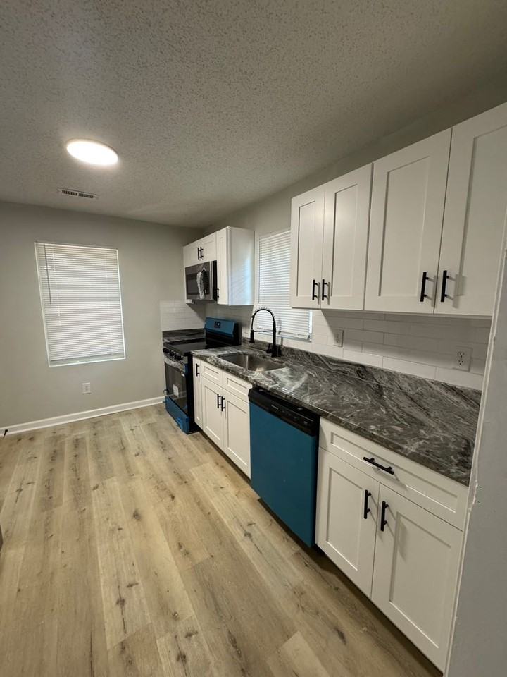 2109 Albany St - Photo 3 of 28