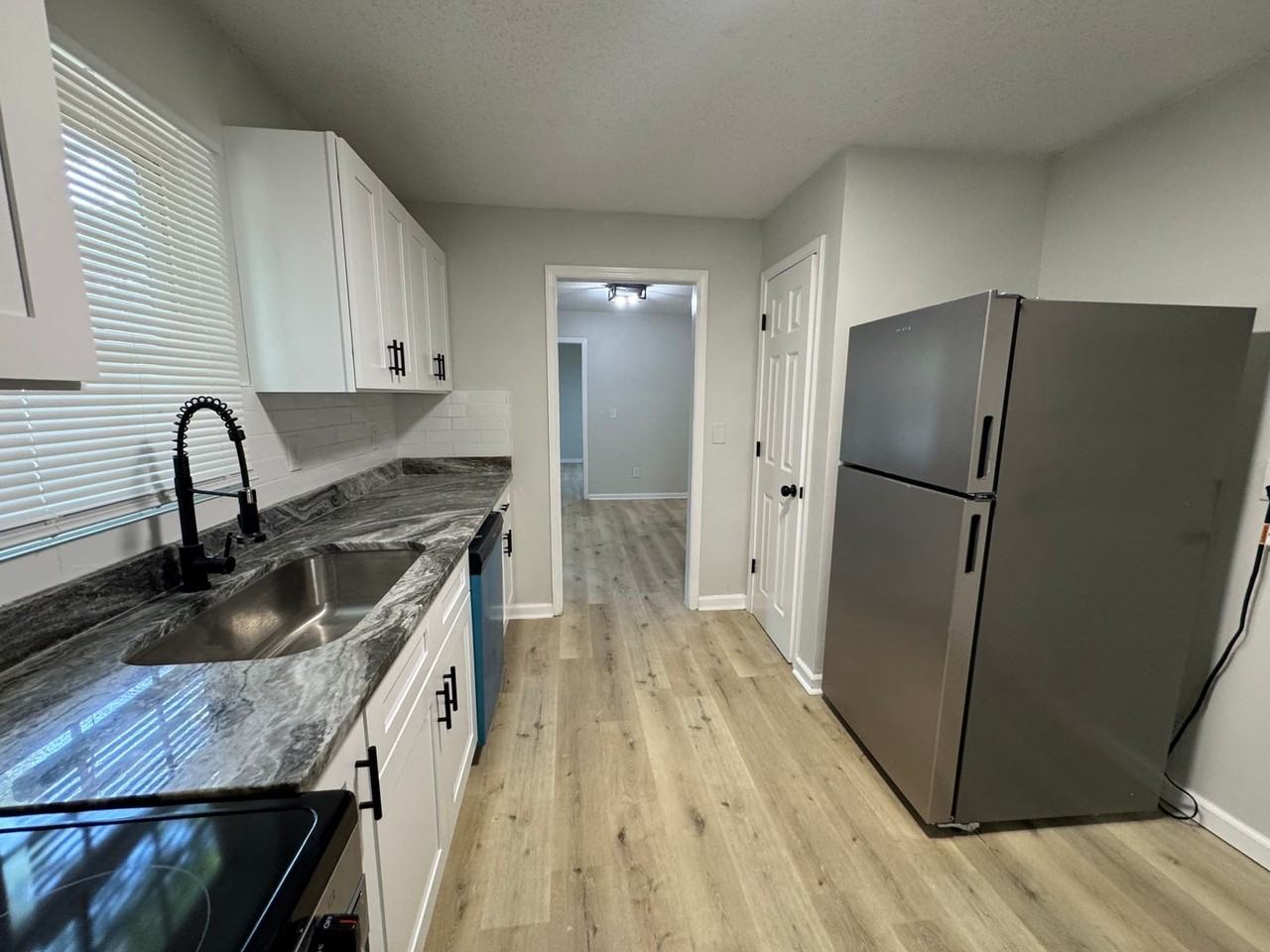 2109 Albany St - Photo 7 of 28