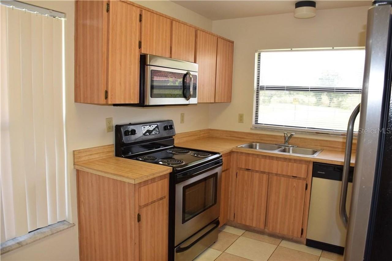 470 Hunter Cir - Photo 3 of 15