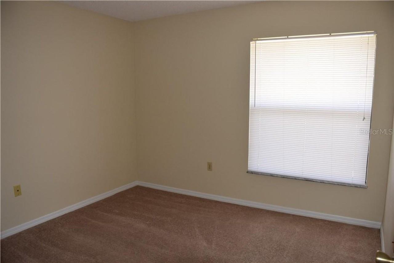 470 Hunter Cir - Photo 6 of 15