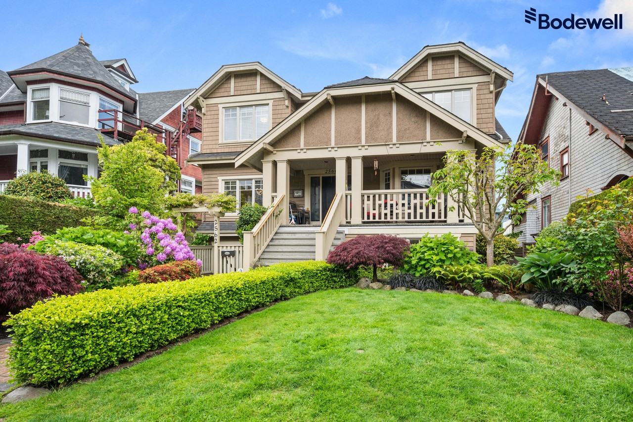 Craftsman Home - Photo 2 of 25