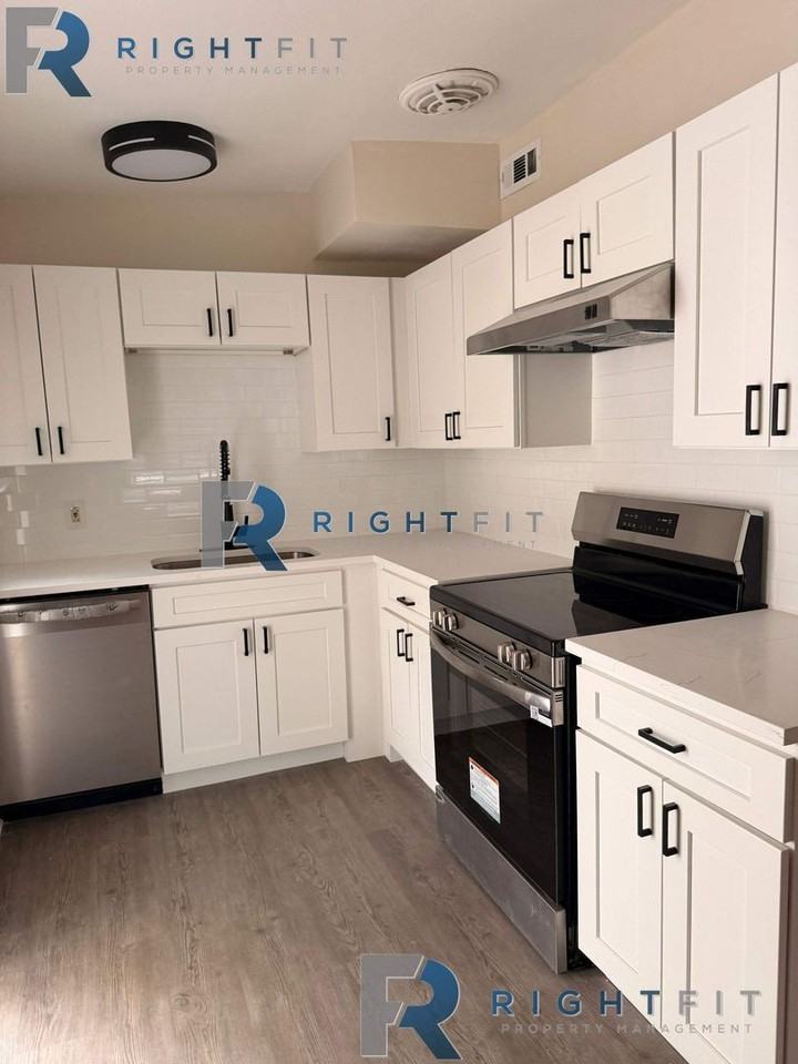 2365 Lantana Ave - Photo 4 of 9