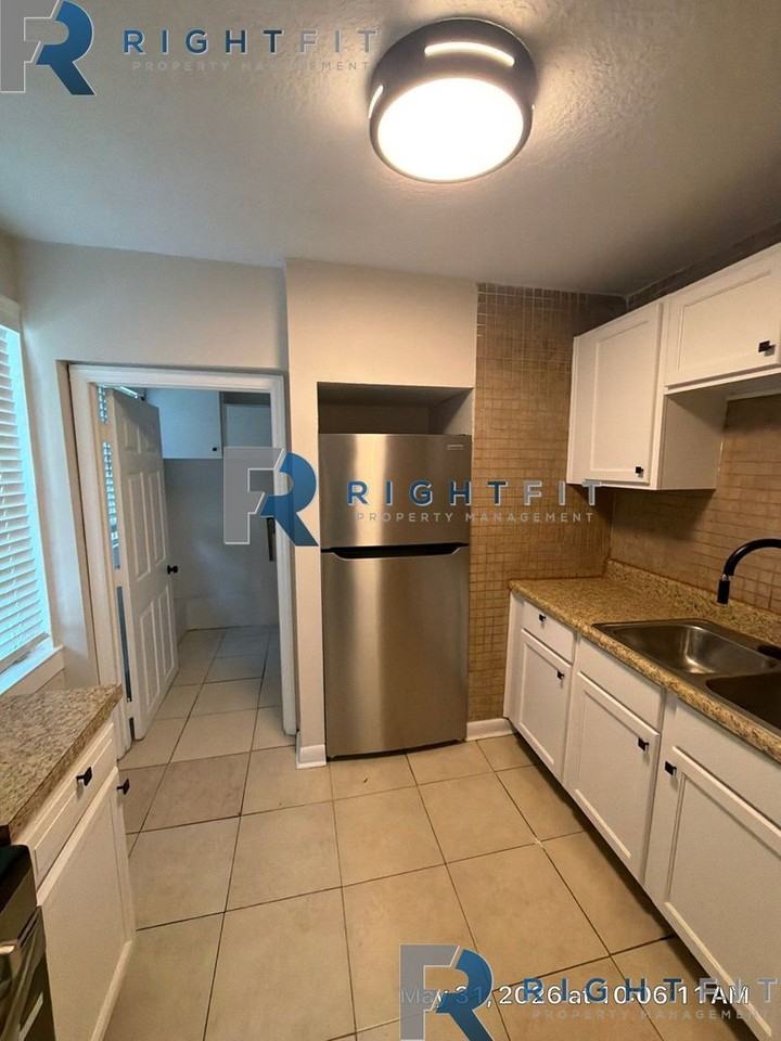 1051 Ontario St - Photo 3 of 8