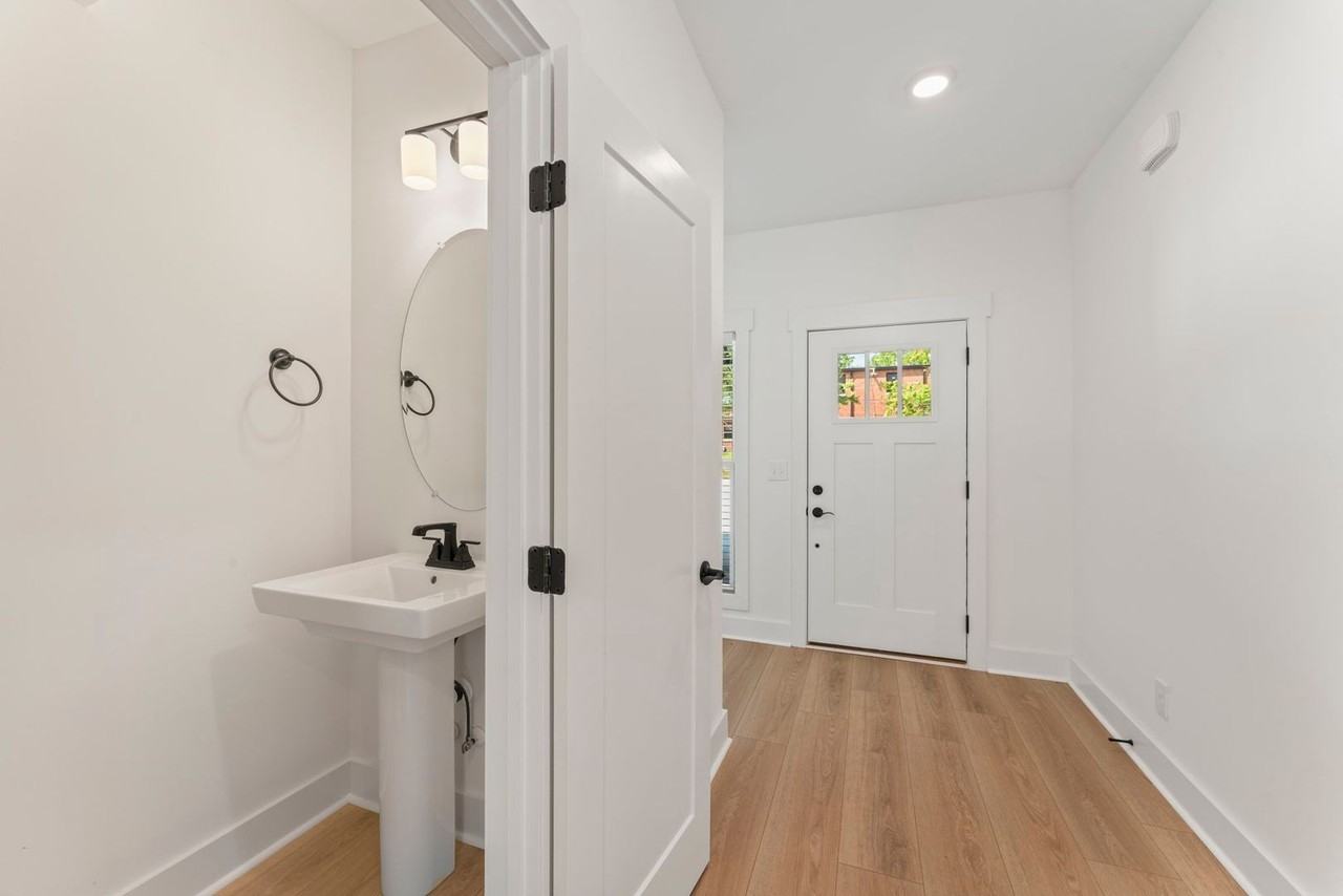217 S Porter St - Photo 4 of 26