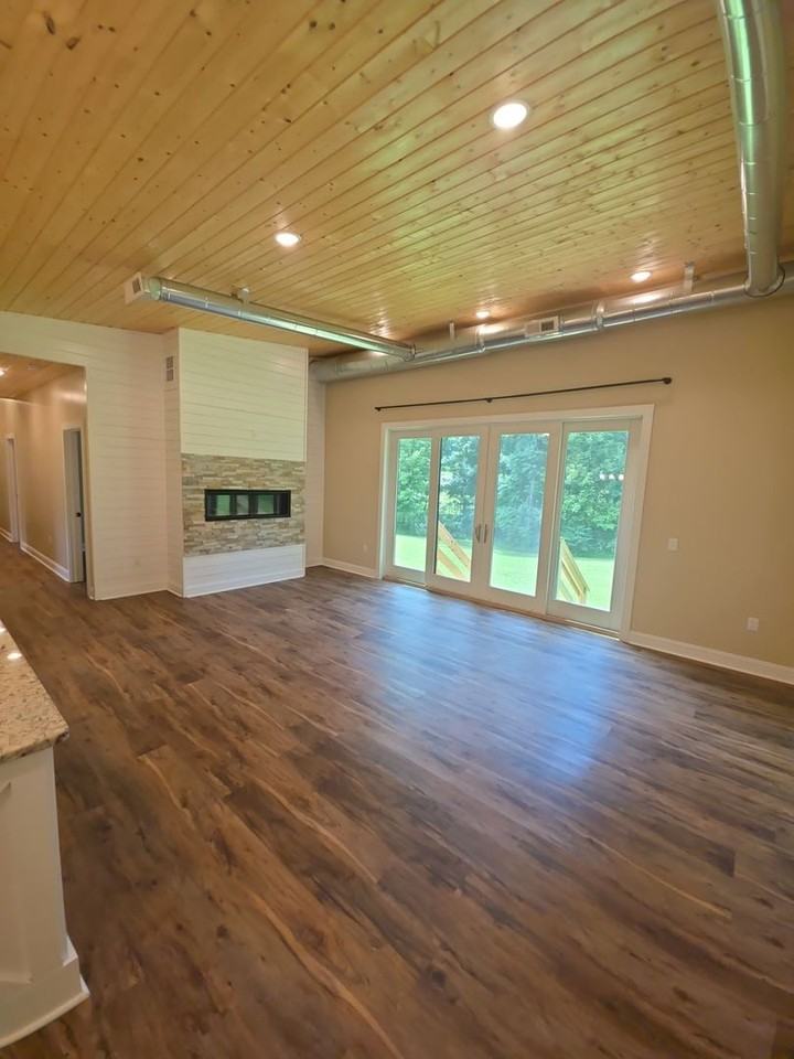 245 Johnson St - Photo 4 of 26