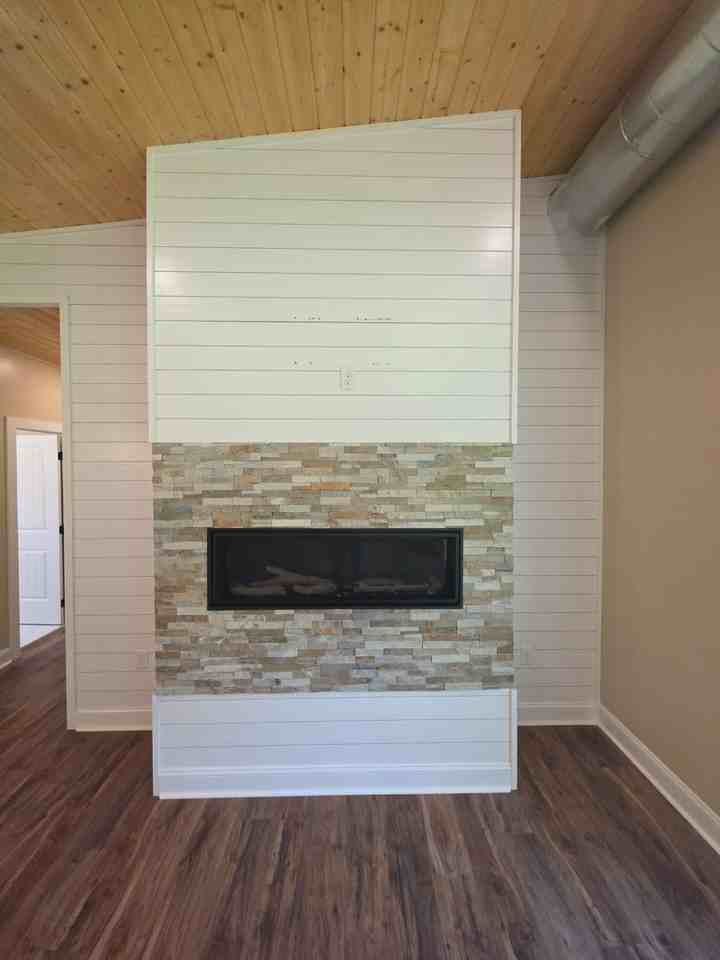 245 Johnson St - Photo 6 of 26