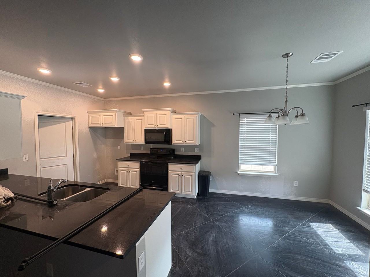 7402 Jake St - Photo 2 of 7