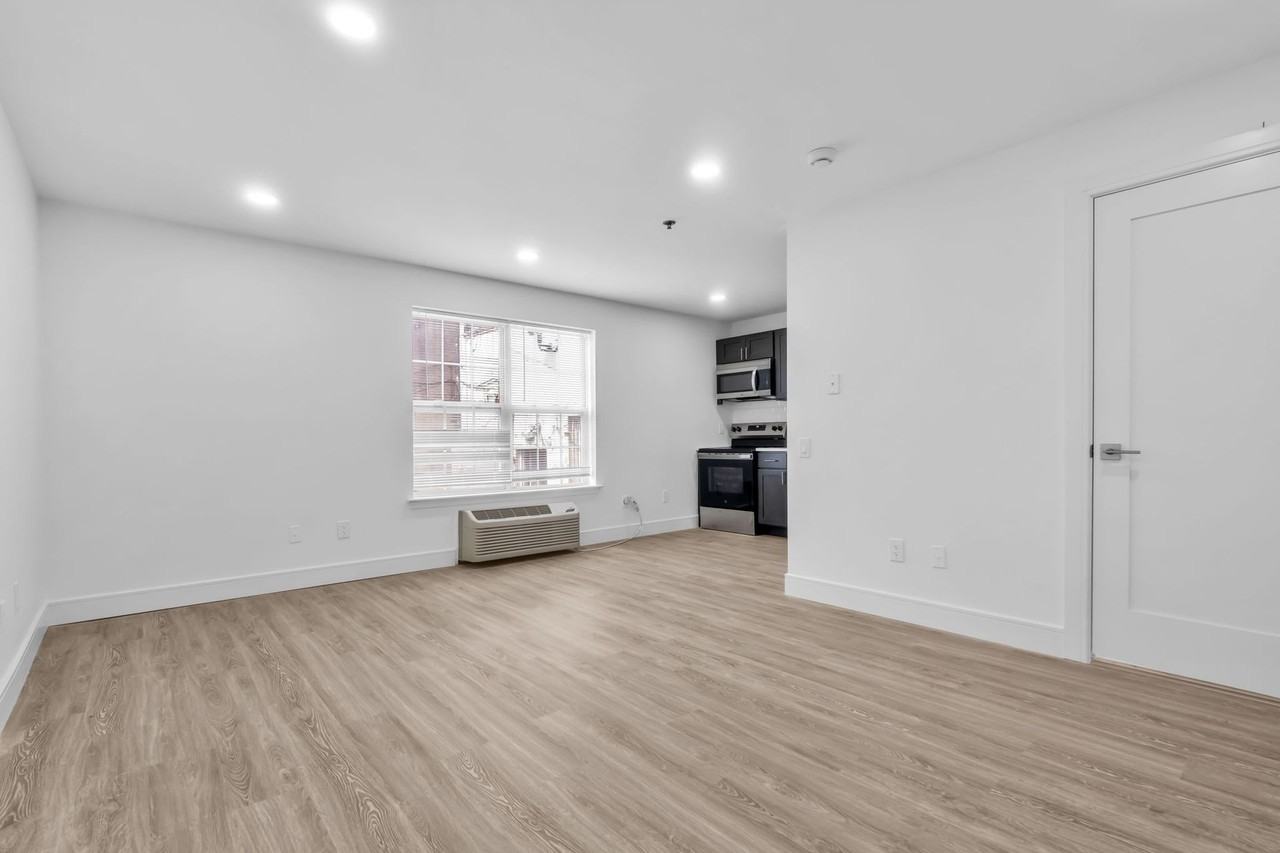 Riverside Apartments - Photo 6 of 7