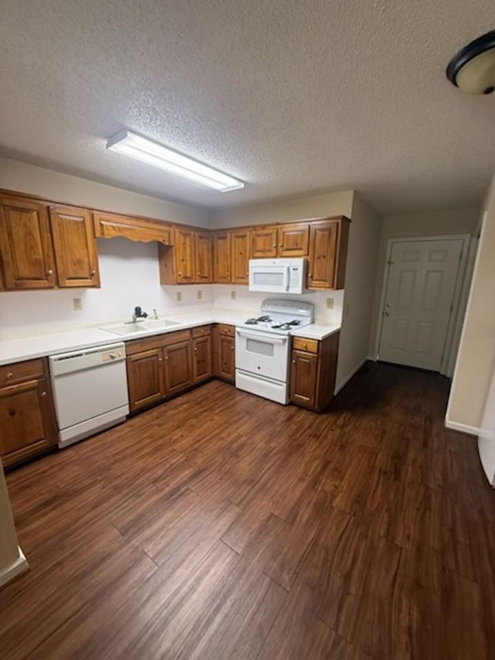 1716 Sunny Ln - Photo 2 of 8