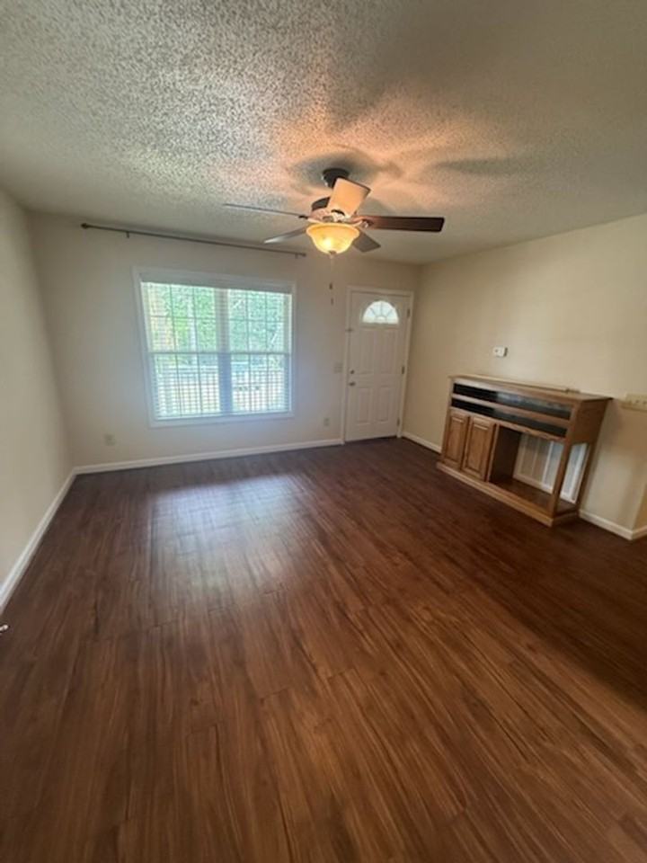 1716 Sunny Ln - Photo 3 of 8