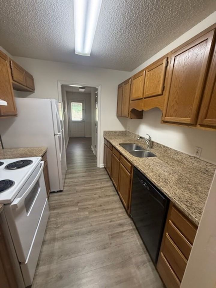 515 Holly St - Photo 2 of 7
