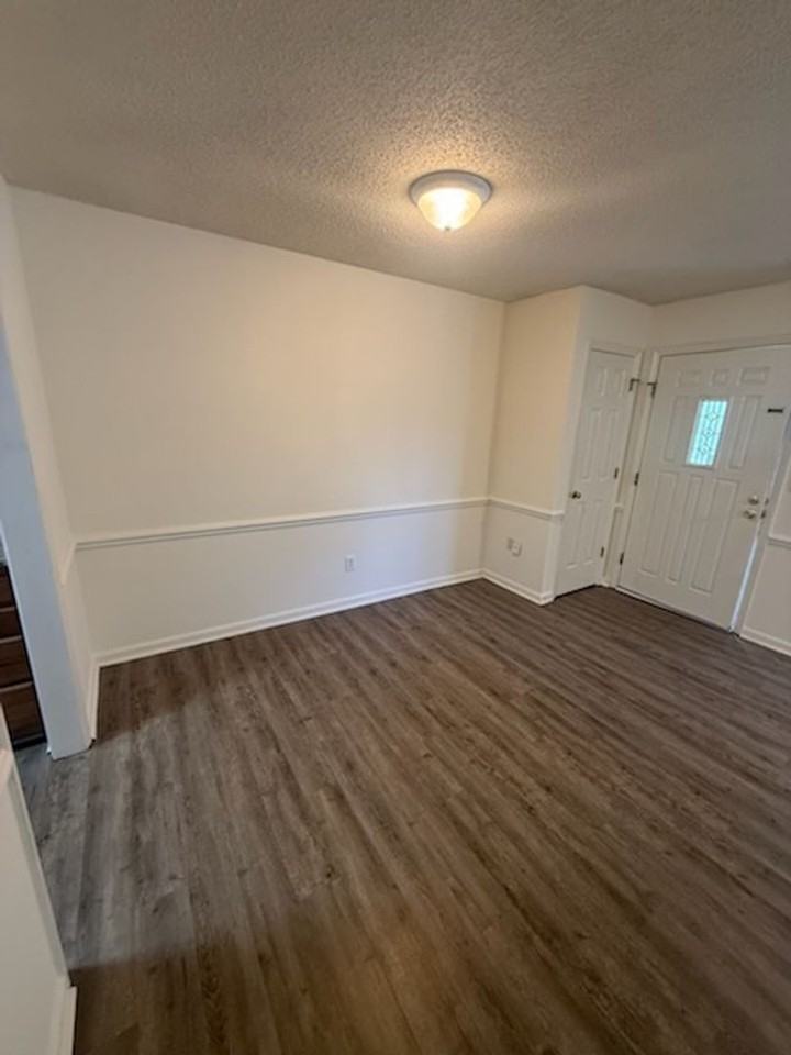 515 Holly St - Photo 3 of 7