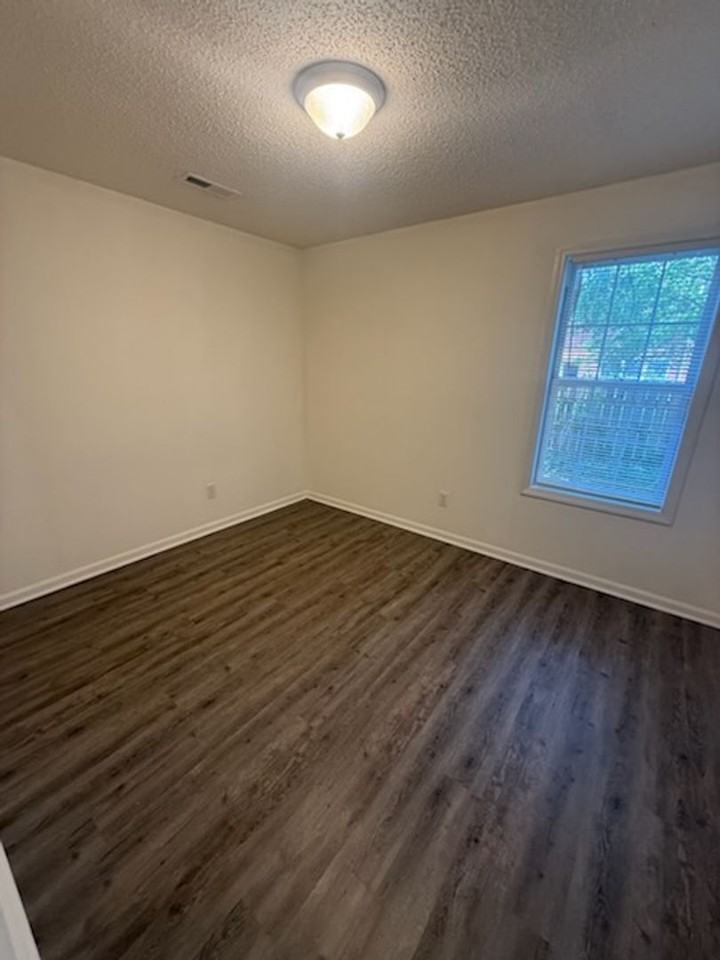 515 Holly St - Photo 4 of 7