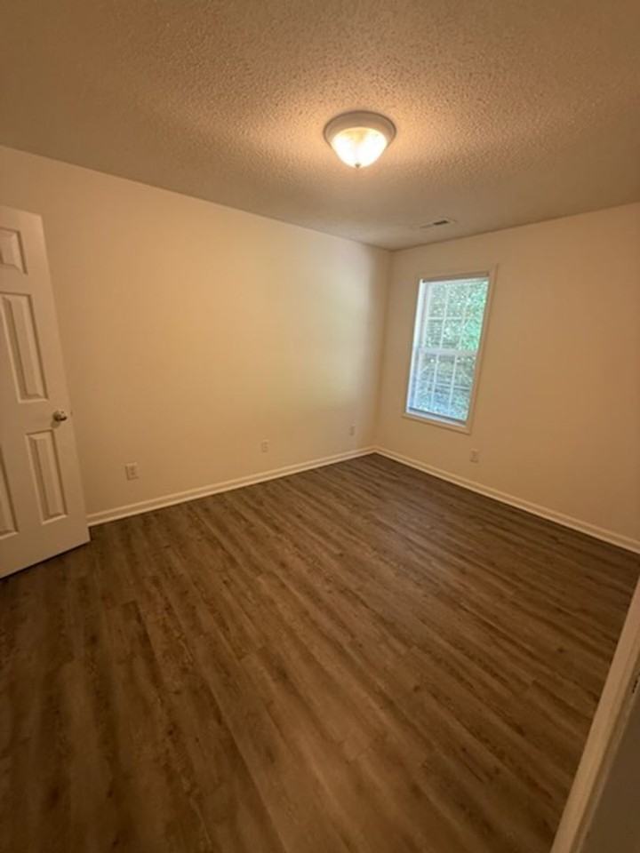 515 Holly St - Photo 5 of 7