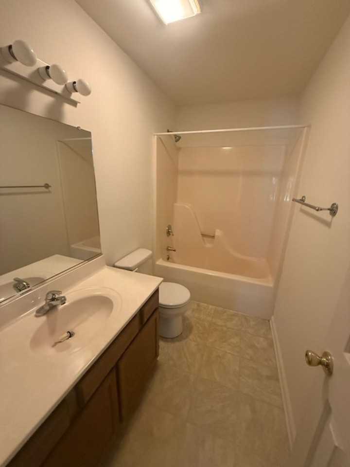 515 Holly St - Photo 6 of 7