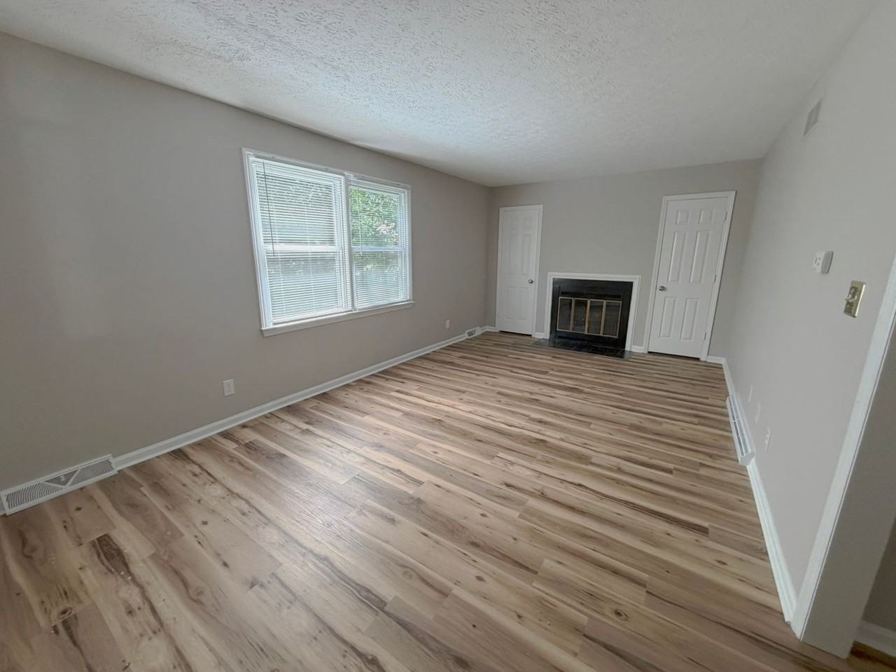 243 Iris Ln - Photo 7 of 13