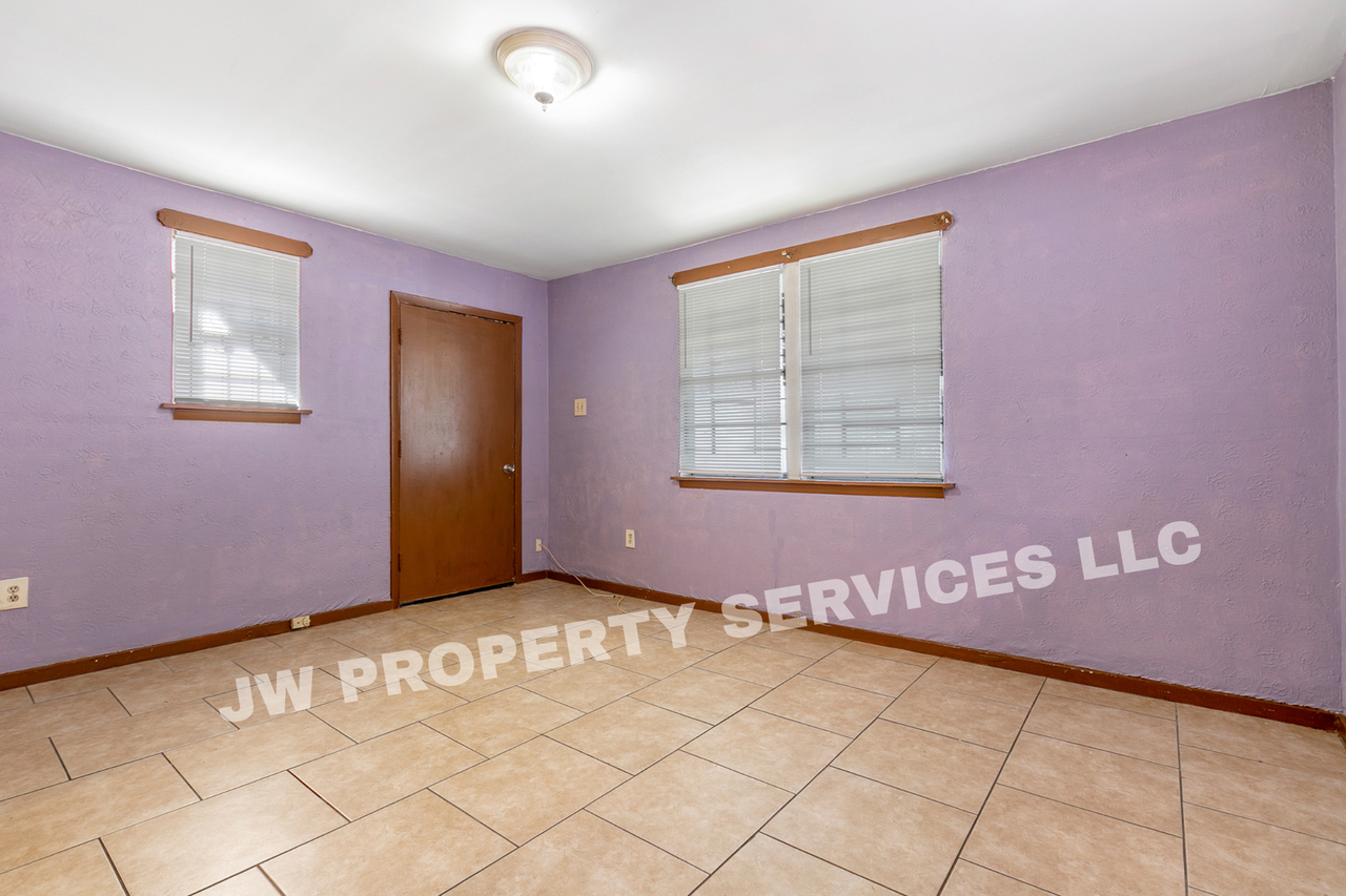 2633 Governor Nicholls St - Photo 2 of 10