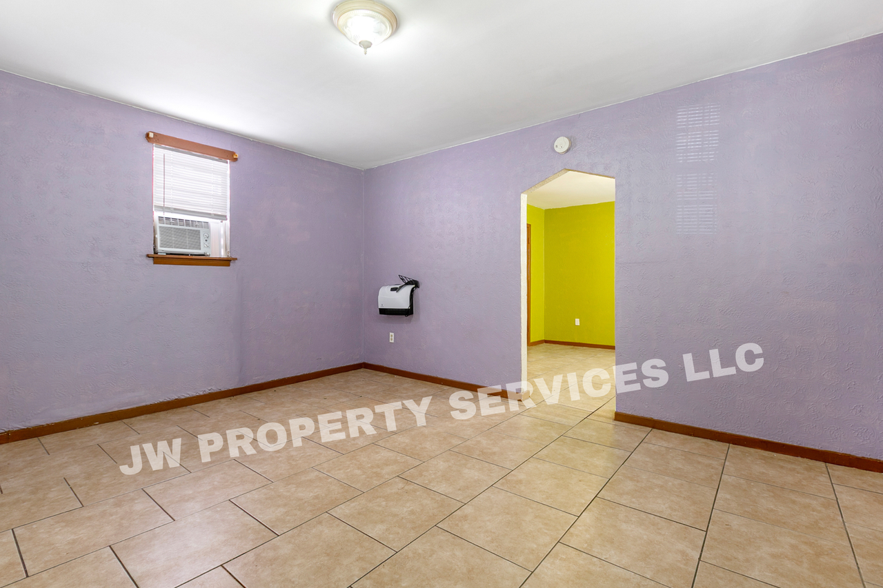 2633 Governor Nicholls St - Photo 3 of 10