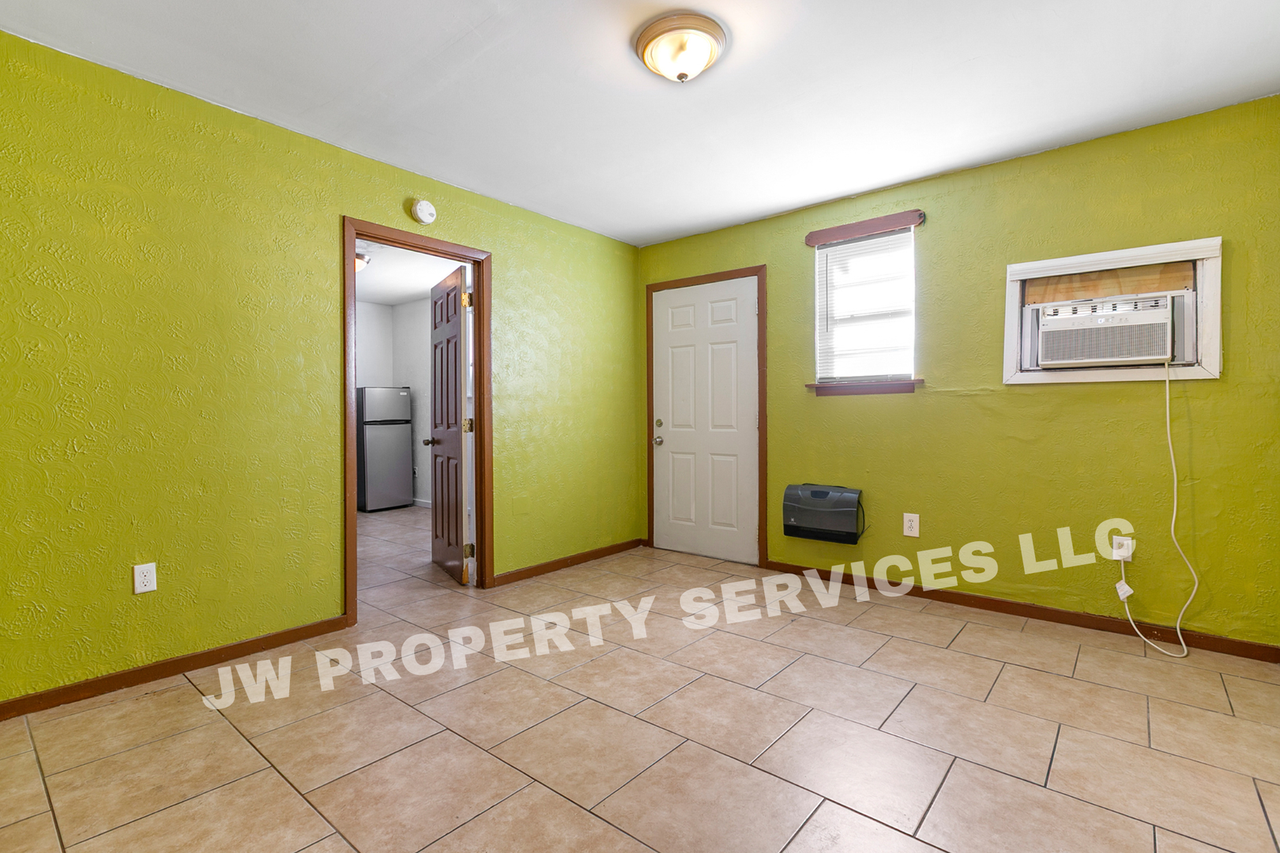 2633 Governor Nicholls St - Photo 4 of 10