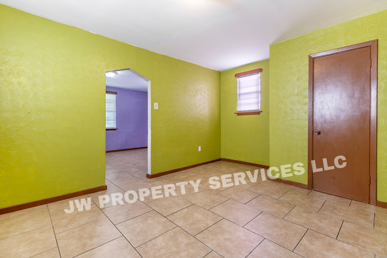 2633 Governor Nicholls St - Photo 5 of 10