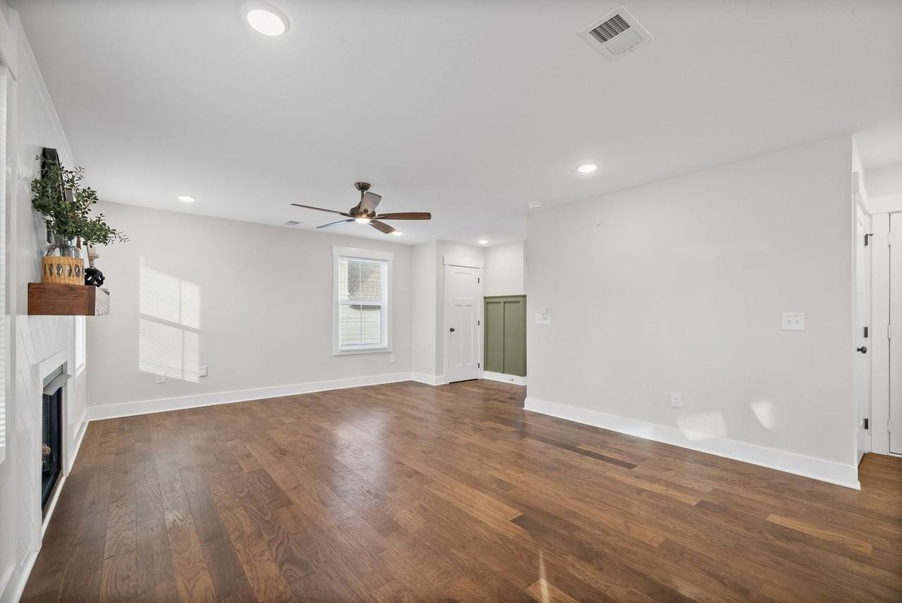 361 Frontier Dr - Photo 5 of 21