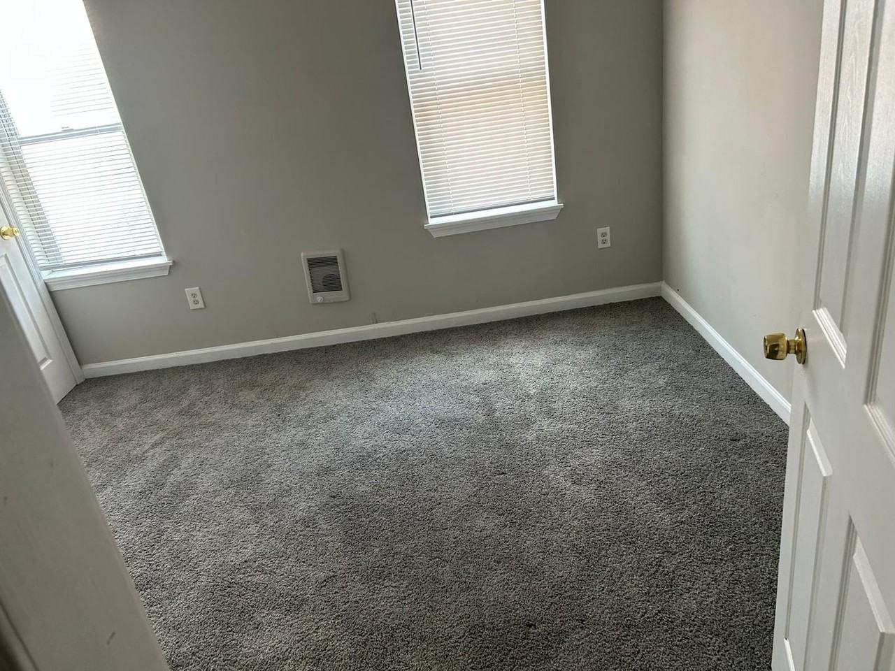 1038 W Orleans St - Photo 3 of 6