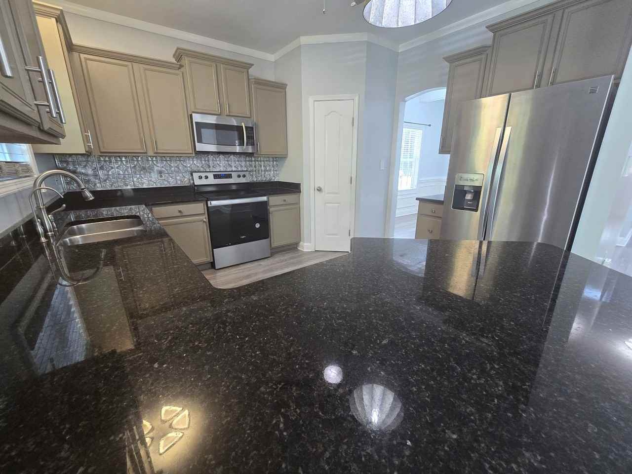 5944 Kindley Dr - Photo 6 of 24