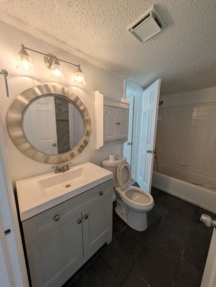 4757 Cheshire Cir - Photo 4 of 8