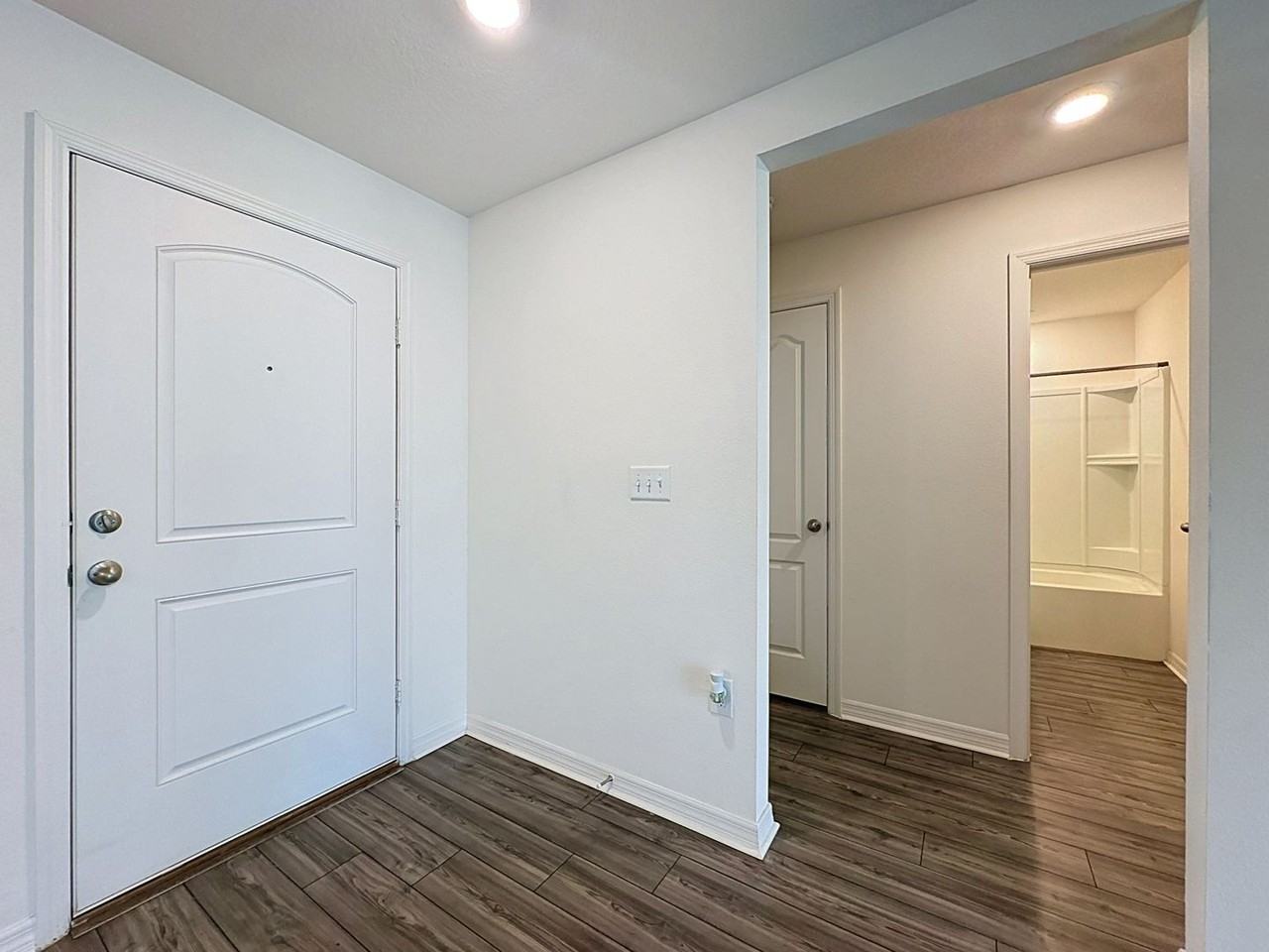 1407 Hillsborough Way - Photo 3 of 37
