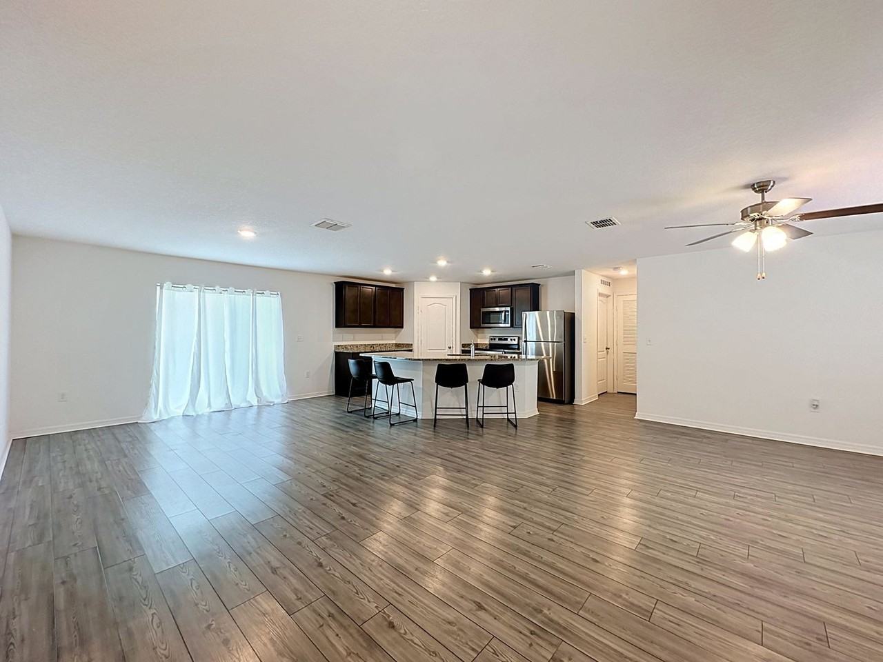 1407 Hillsborough Way - Photo 4 of 37